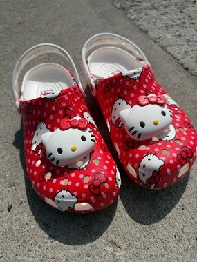 Crocs Hello Kitty Red Classic Clog sz 9 Women 7 Men